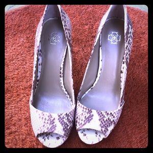 Ann Taylor peep toes heel 5.5